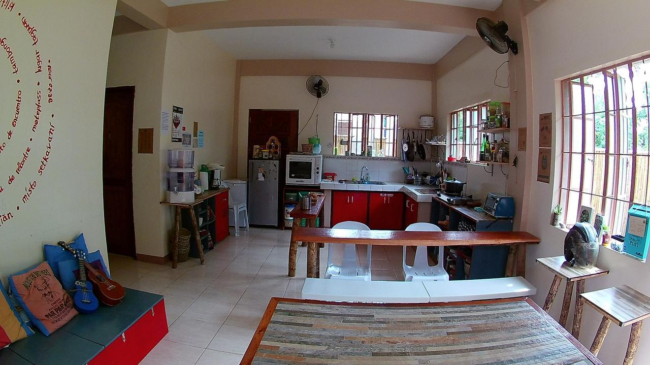 Treffpunkt 5300 Hostel Puerto Princesa Bagian luar foto